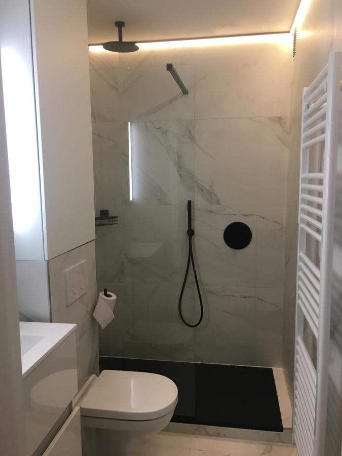Studio 4 pers met Frontaal Zeezicht&privé zwembad Oostende Buitenkant foto