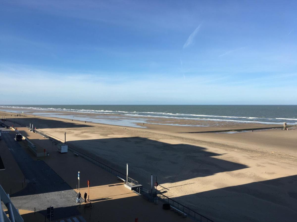 Studio 4 pers met Frontaal Zeezicht&privé zwembad Oostende Buitenkant foto